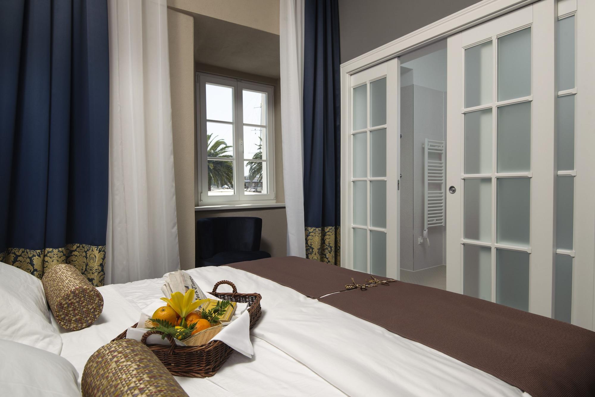 XII Century Heritage Hotel Трогир Экстерьер фото