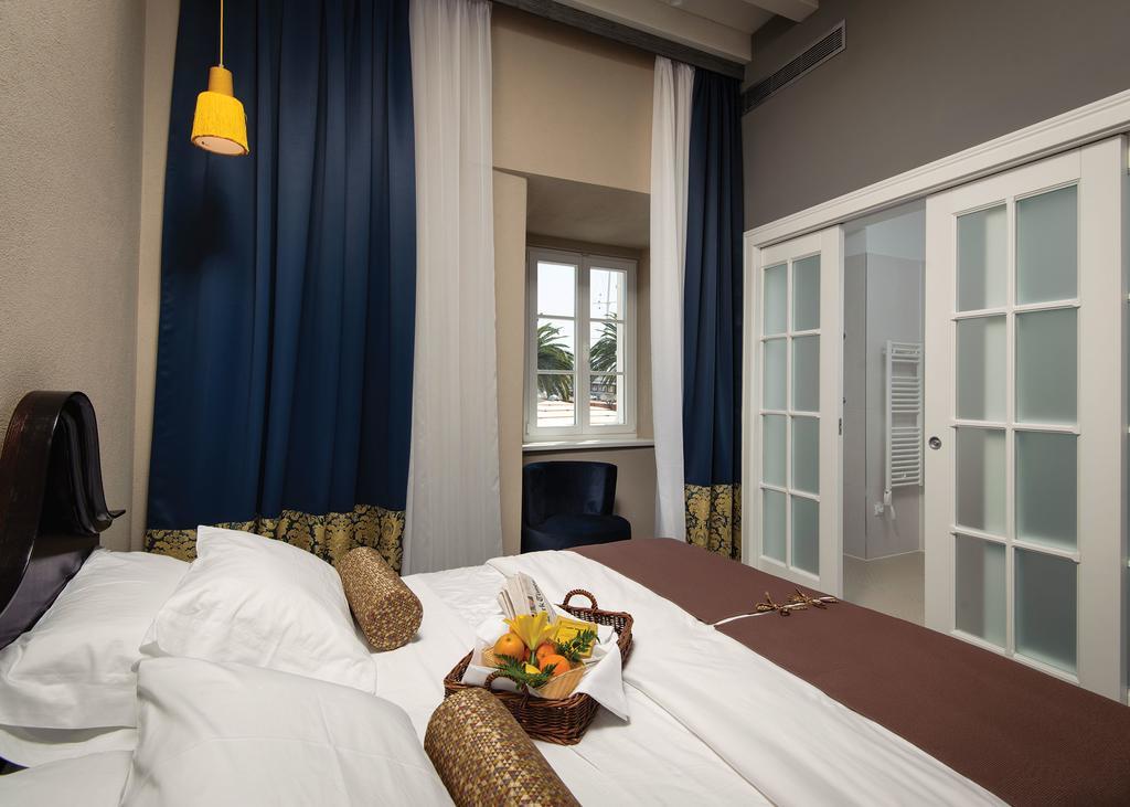 XII Century Heritage Hotel Трогир Экстерьер фото